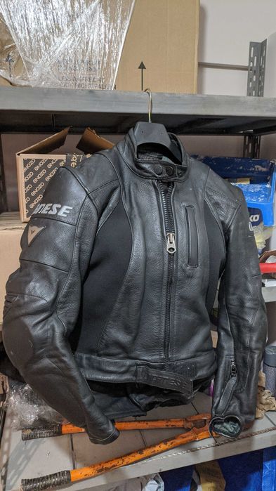 Дамска Dainese екипировка, размер 42, Подарък HJC RPHA 11, matt black
