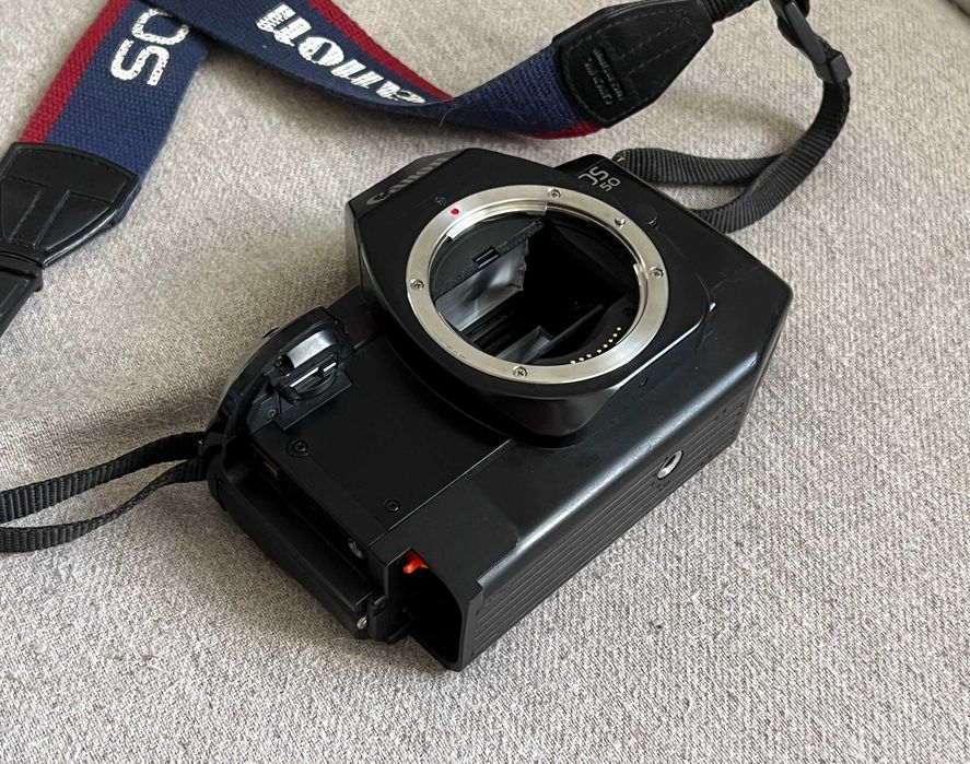 Canon EOS 650 body vintage SLR 35mm, fără accesorii