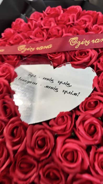 Свежий гүл емес , қатты гүл , солмайды дәл осылай тұра береді , үлкен