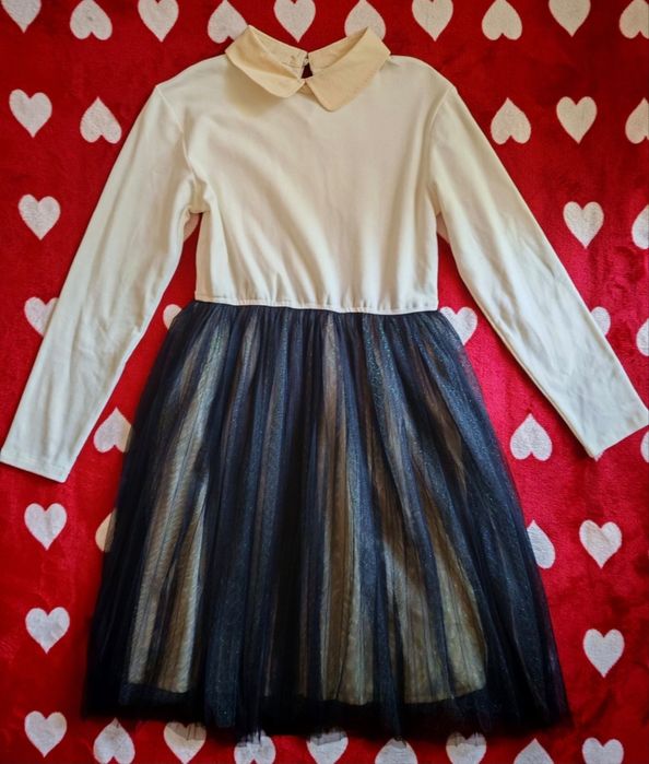 Rochie cu maneca lunga, vârstă 13-14 ani, 160 cm, noua fără eticheta.