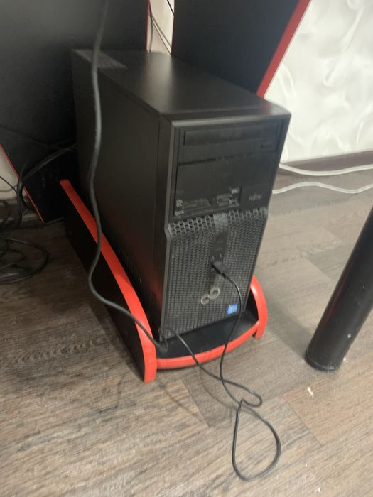 Продам Компьютерный стол