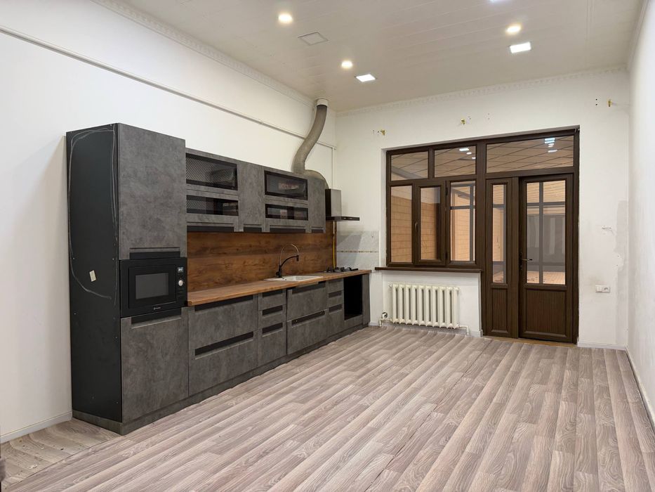 Двухэтажный 7 комнатный дом, Участок 6 соток, Тузель махалля Чинор.