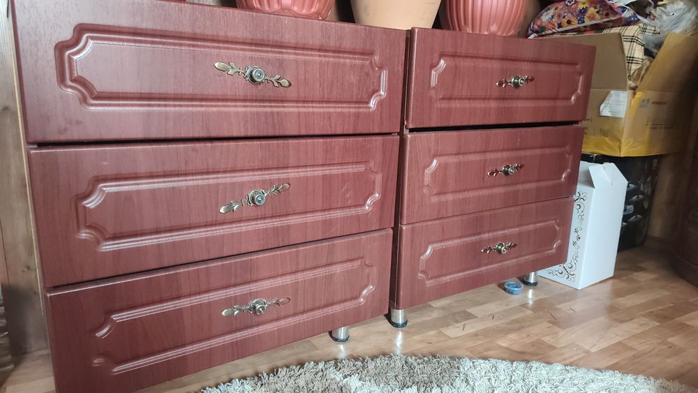 2 тумбы на ножках