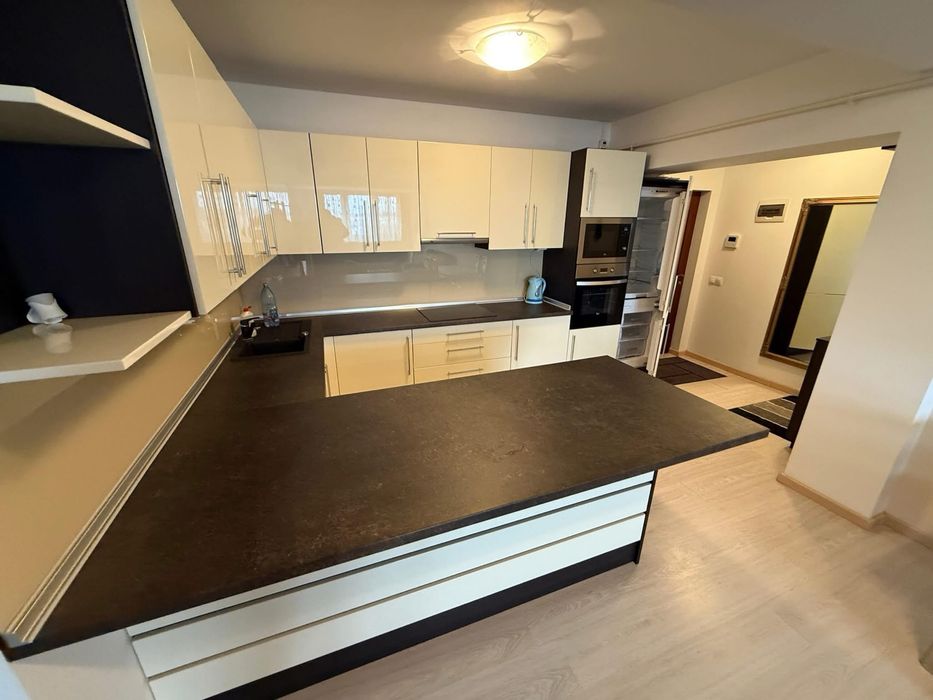 Ofer spre închiriere Apartament 3 Camere zona Centrala