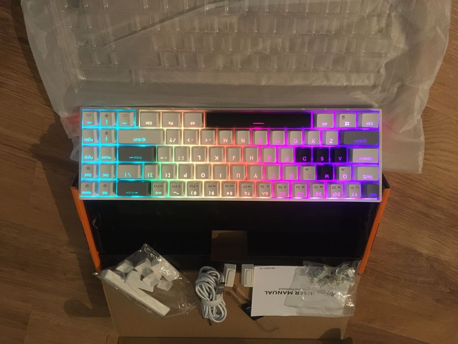 Tastatura gaming mecanica wireless Royal Kludge RK71 RGB, Noua