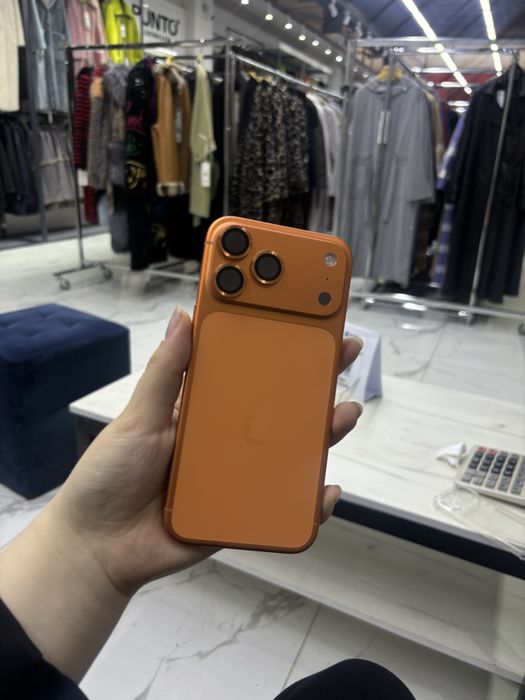 Продам Айфон 17 про мах