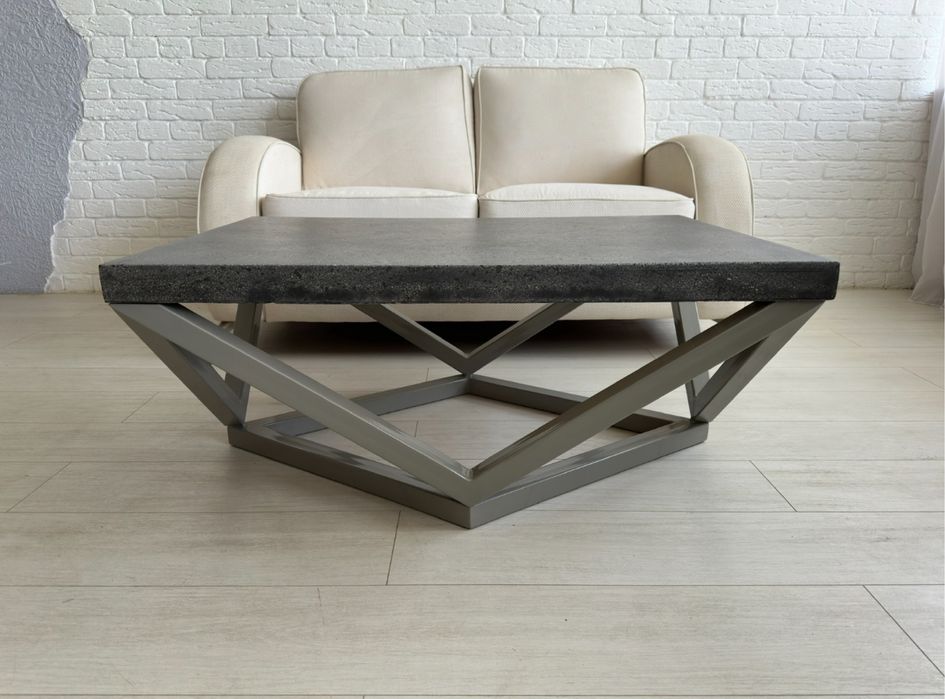 Холна маса с метални крака и бетонен плот налична бройка