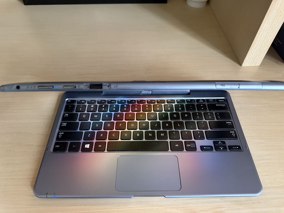 Samsung ATIV XE500T1C - таблет