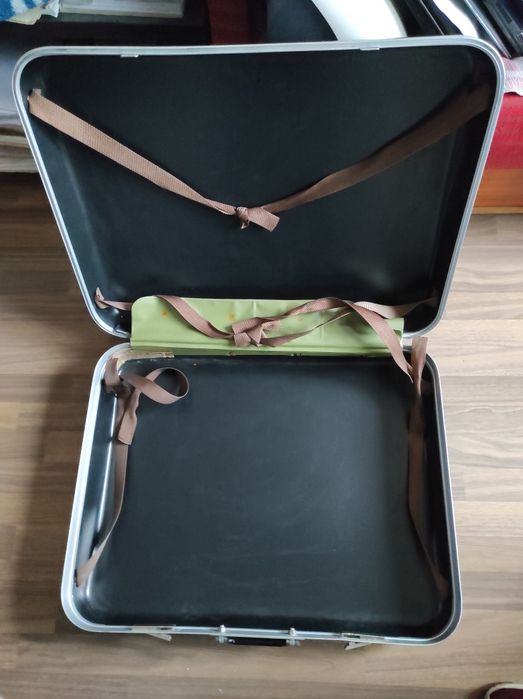 Geamantan voiaj din fibra carbon, modern, Lungime=68cm Inaltime=52cm