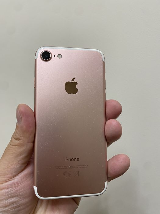 iPhone 7 • 32 GB • розовый
