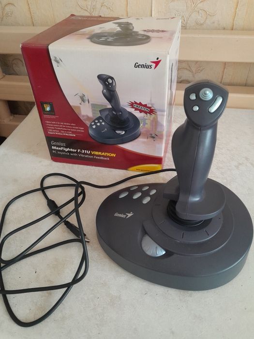Продаётся игровой джойстик Genius  MaxFighter F-31U VIBRATION.