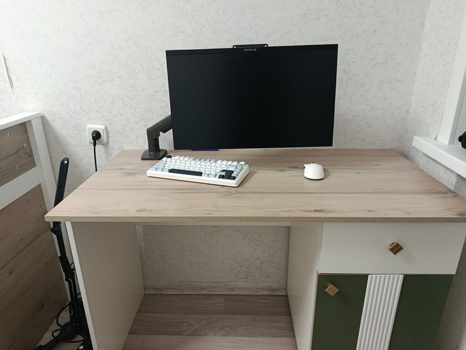 Продам стол все помещается