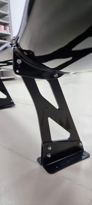 Продам спойлер на любое авто