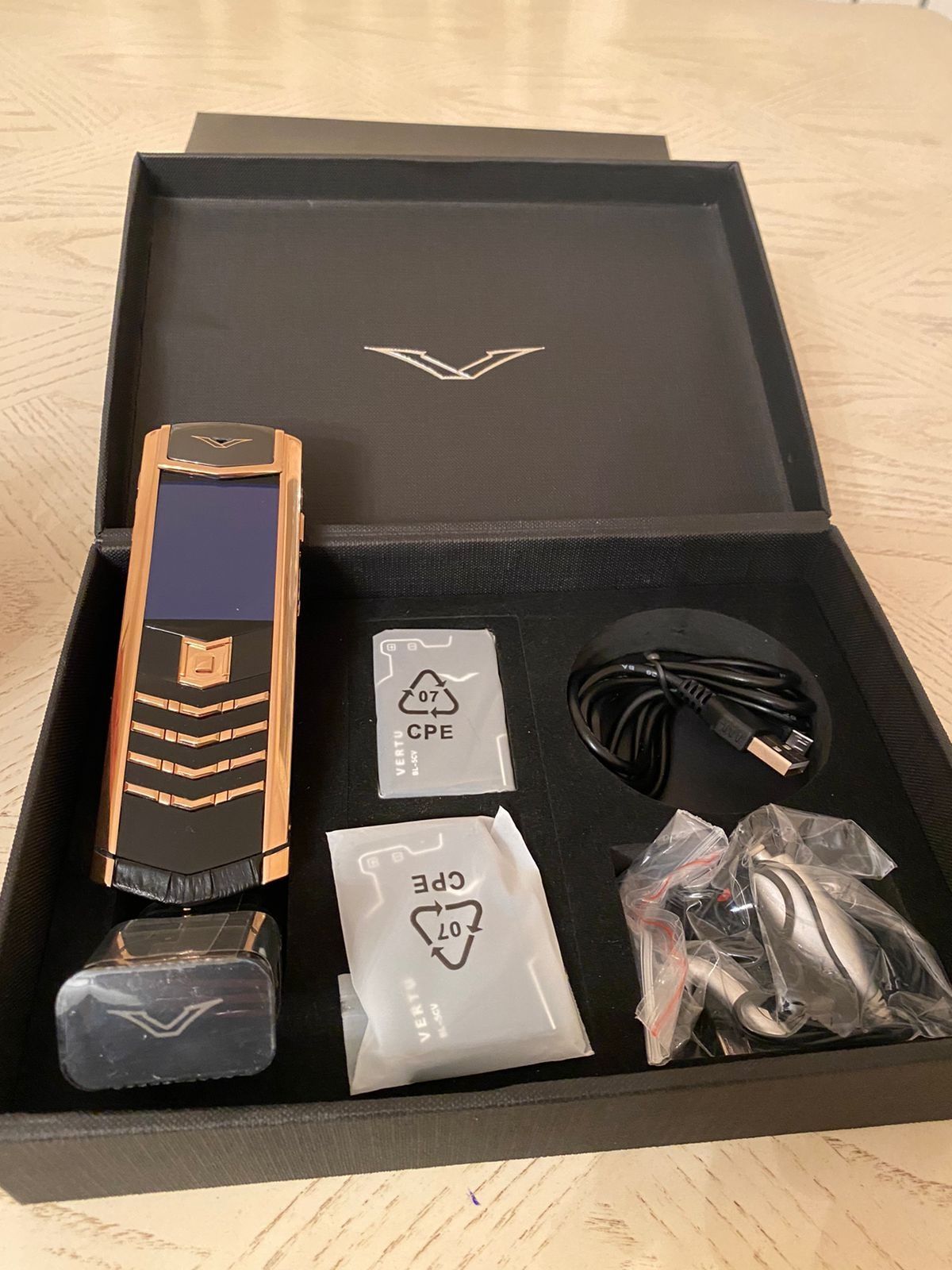 Продам брутальный мужской телефон VERTU Premium: 250 000 тг. - Мобильные  телефоны / смартфоны Актобе на Olx