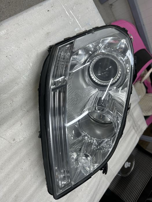 Far dreapta bi xenon mercedes ml w 164.