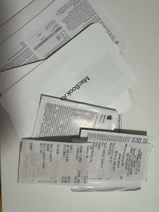 Macbook M2 пълен пакет с кутия зарядно , касова документи