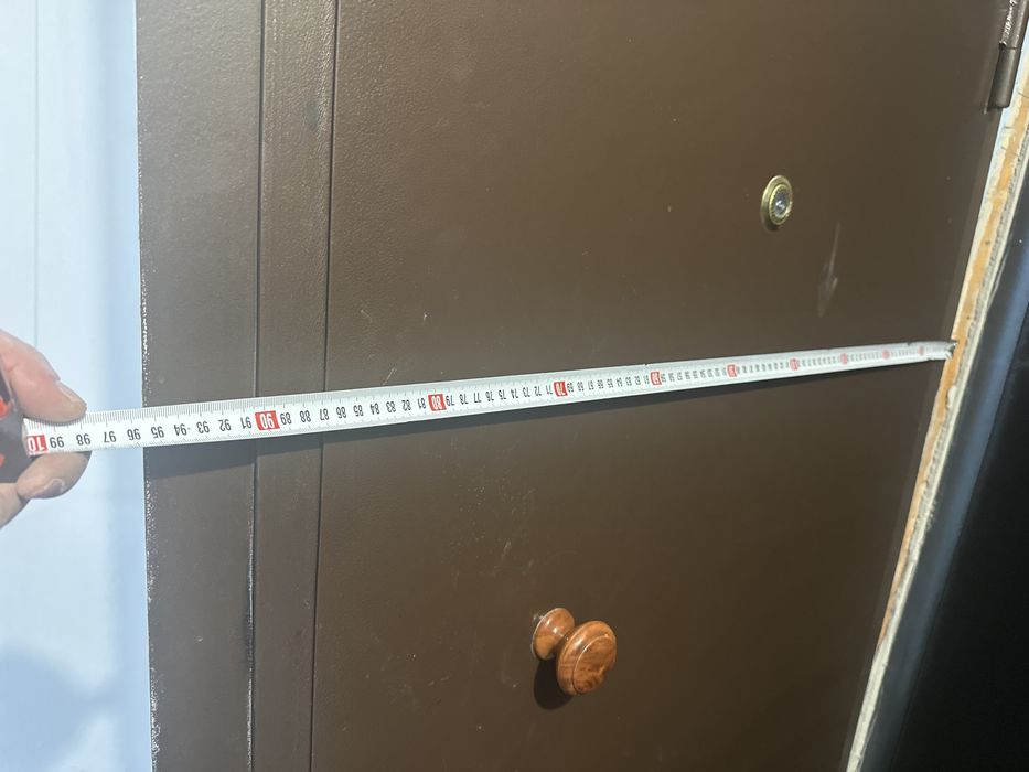 Продам наружную двери