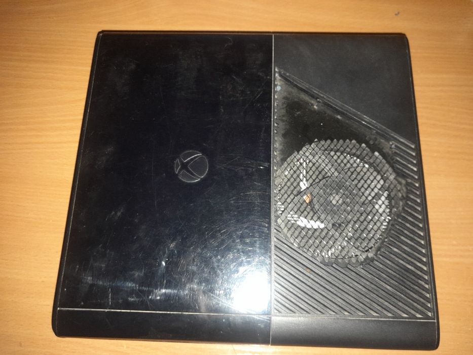 Продам Xbox 360 E в рабочем состоянии.