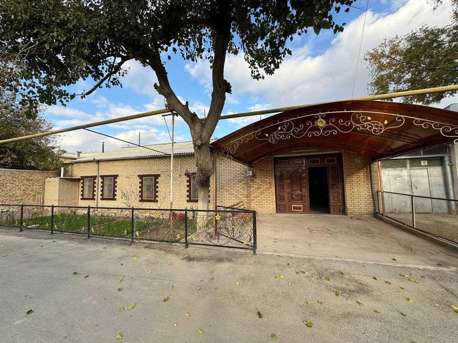 Tayyor 6 sotiqli hovli sotiladi.