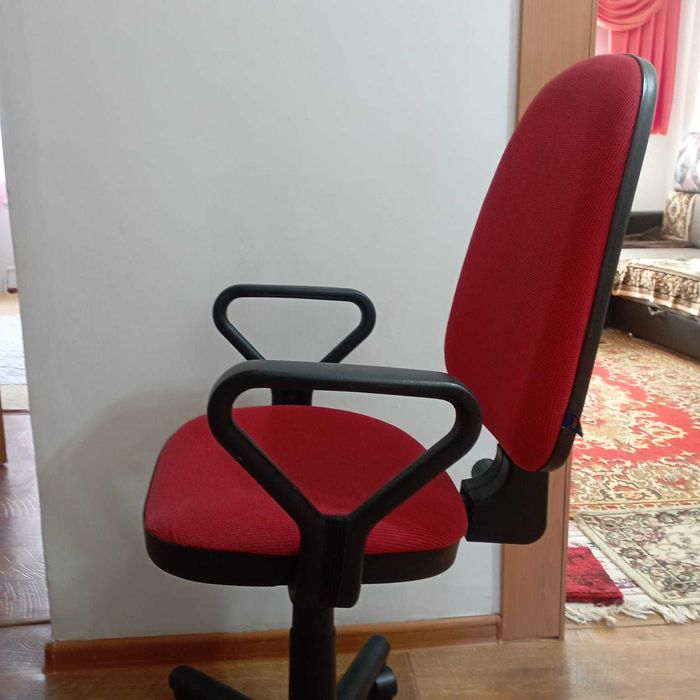 Стул офисный компьютерный