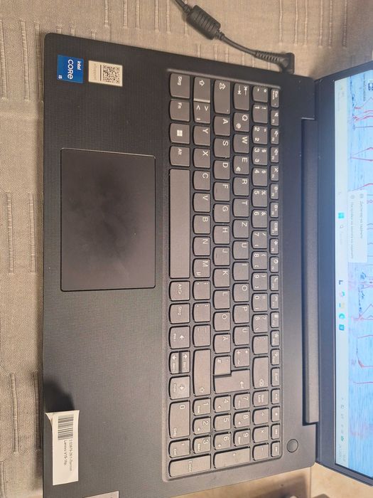 Лаптоп Lenovo V15