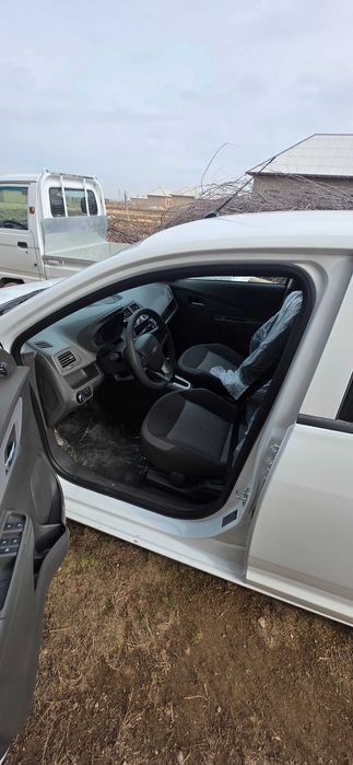 Кобальт , машина новая без пробега