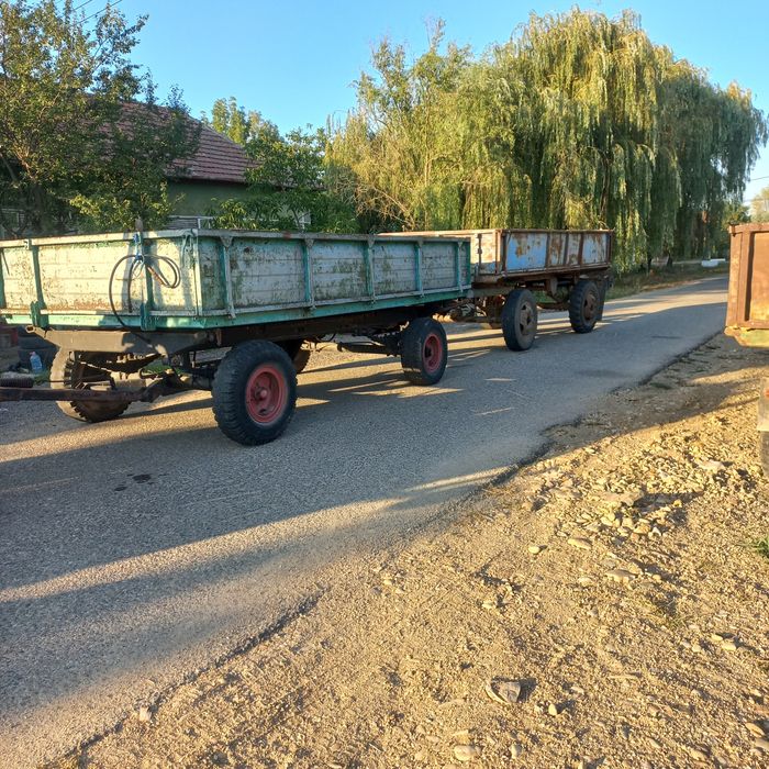Vand remorci doua bucăți