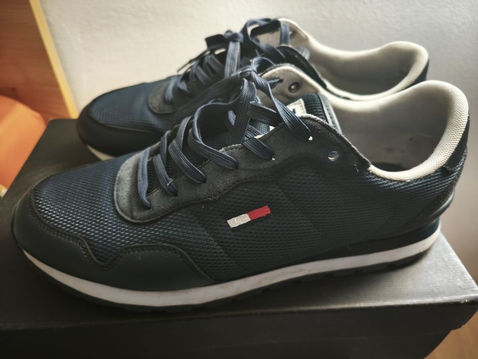 Tommy Hilfiger обувки 44 номер