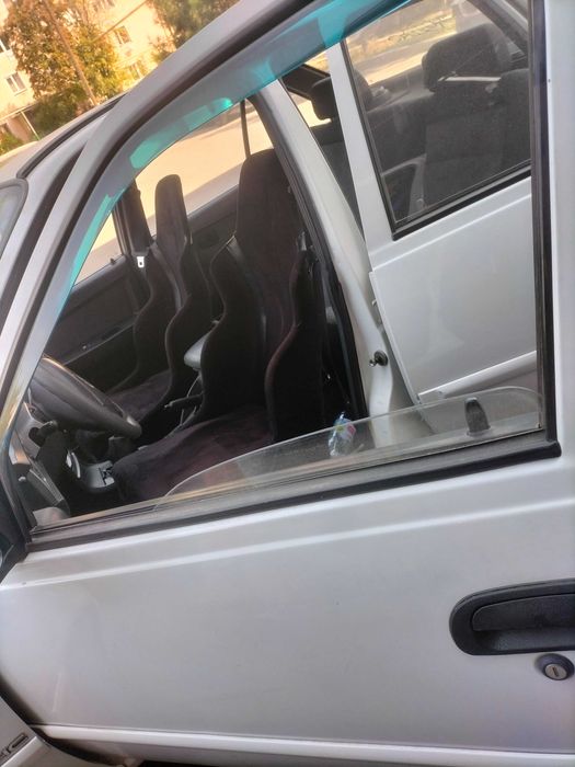 Сидения спортивные ковши стекловолокно