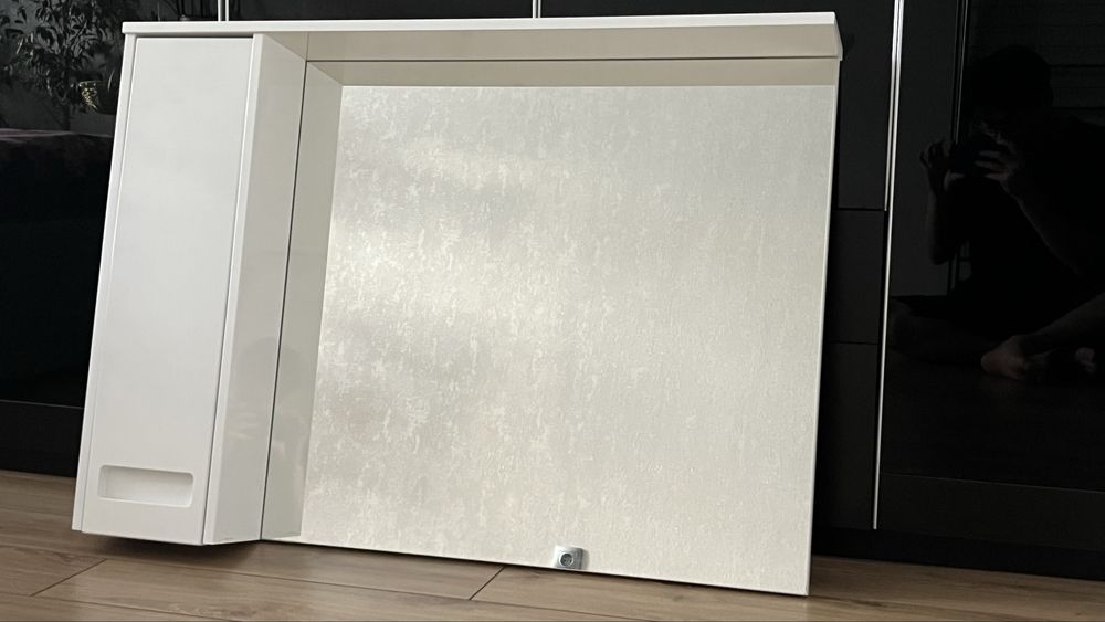 Зеркальный шкафчик для ванной