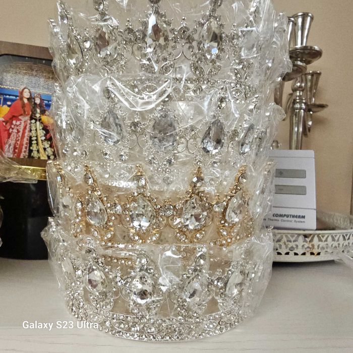 Красива кристална корона