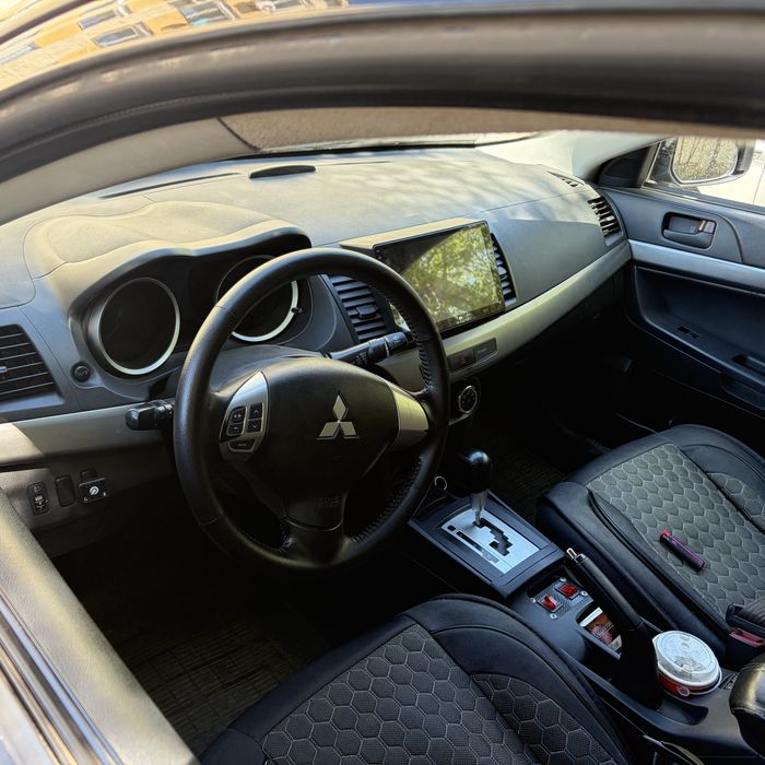 Продам mitsubishi lancer 2015 года 1.8