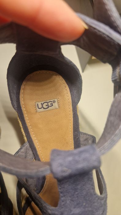 Sandale UGG Lauri din piele întoarsă naturală
