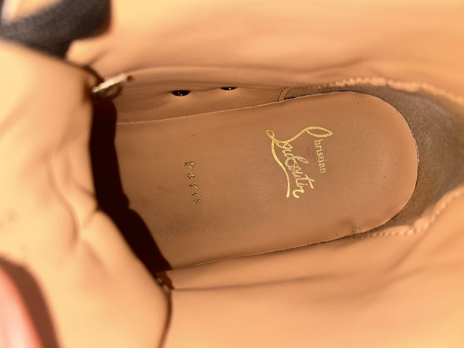 Vand Christian Louboutin marimea 42.5 pret negociabil