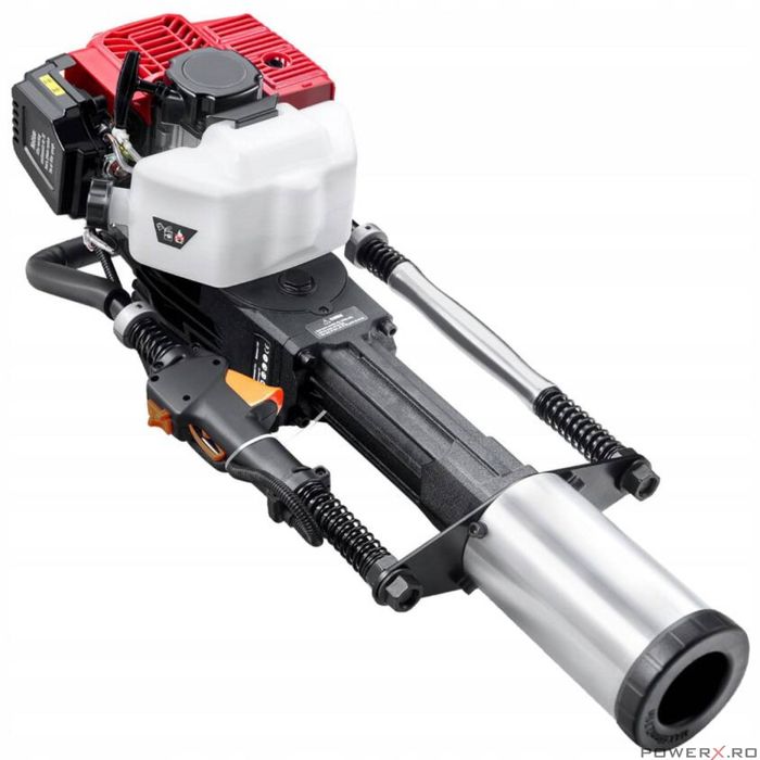 Masina batut si infip stalpi gard, pe benzina, motor in 2 timpi,