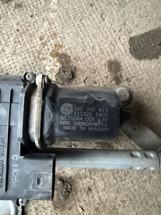 Ansamblu stergatoare fata Passat B7