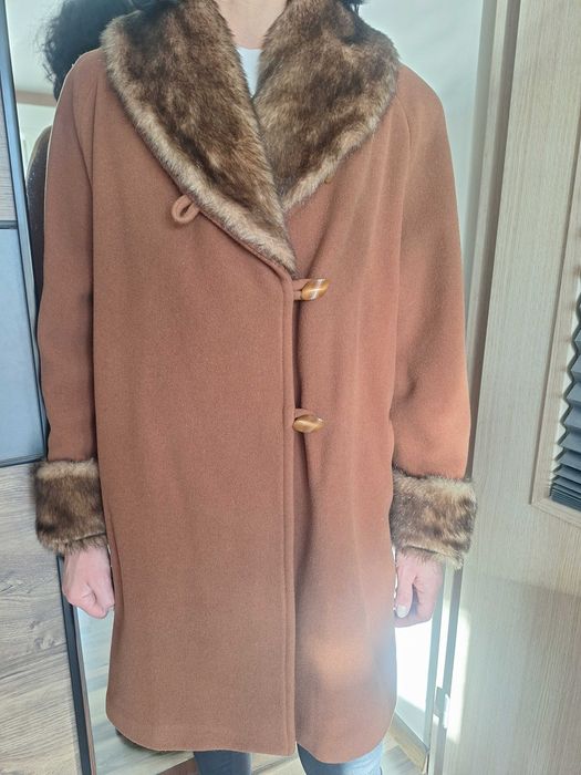 Дамско палто в кафяв цвят
