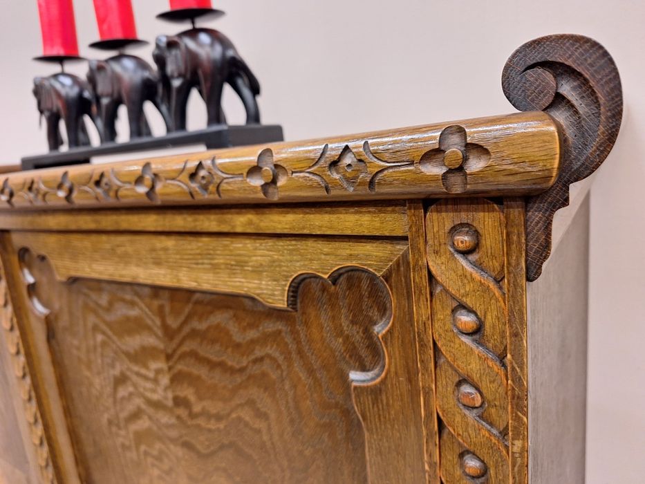 Гардероб, шкаф с богата дърворезба