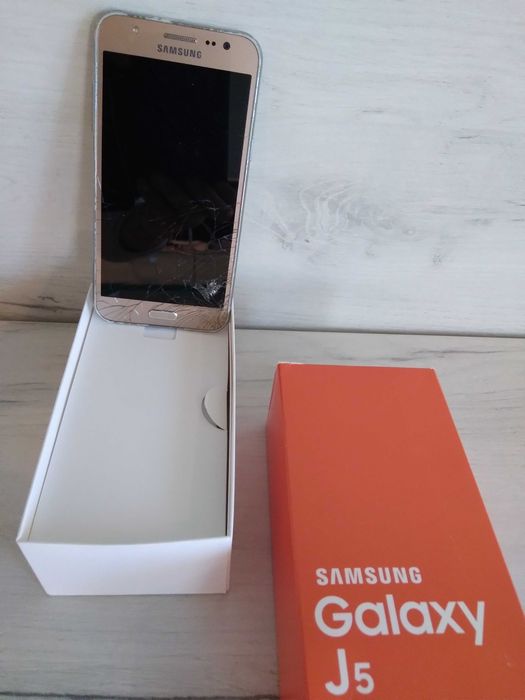 Телефон  samsung  J5-60evro