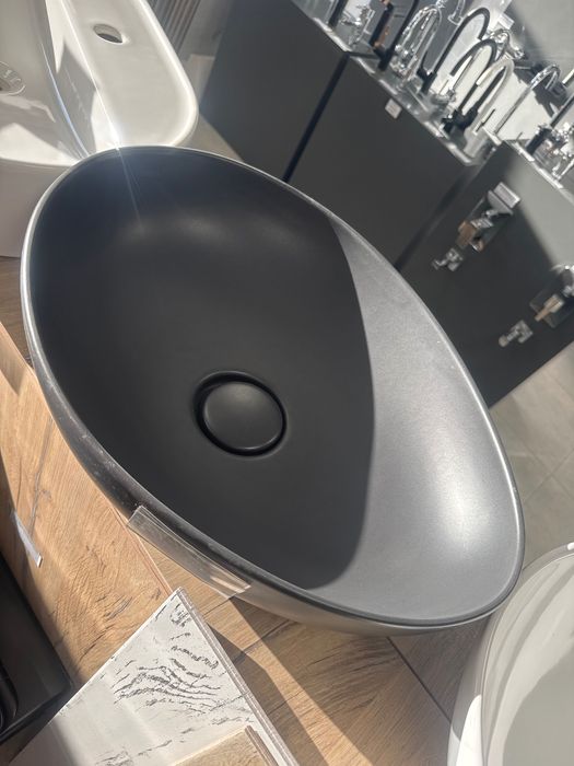 Черна мивка Бадем