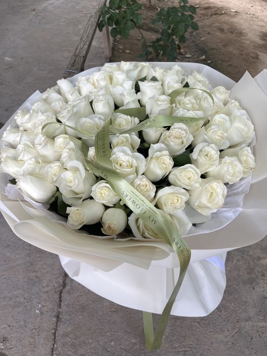 Белыйе розый 67 штук
