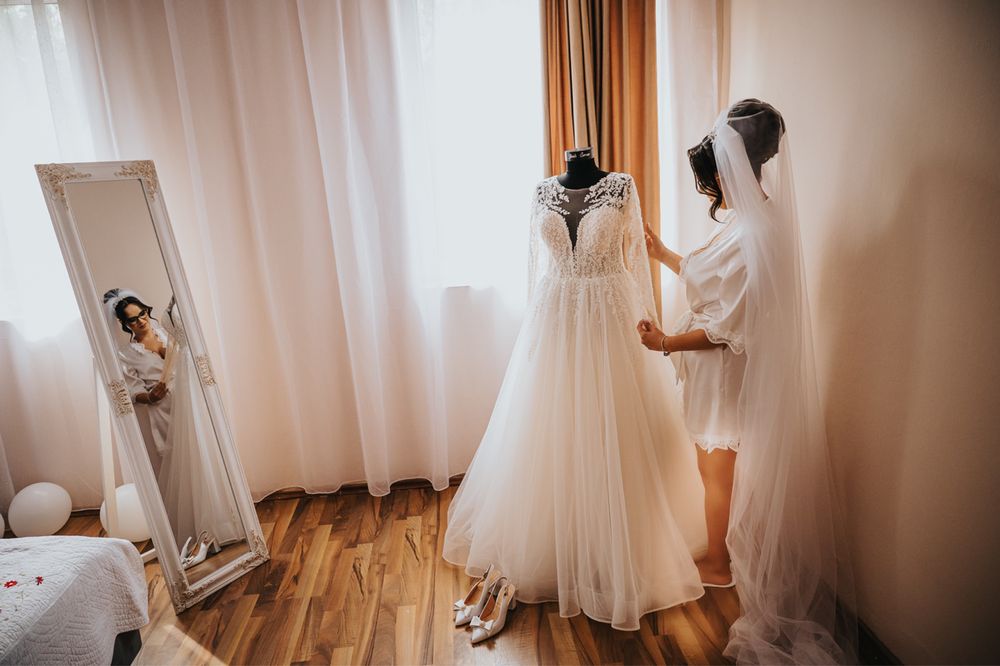 Vând rochie de mireasă model prințesă, culoare ivory.