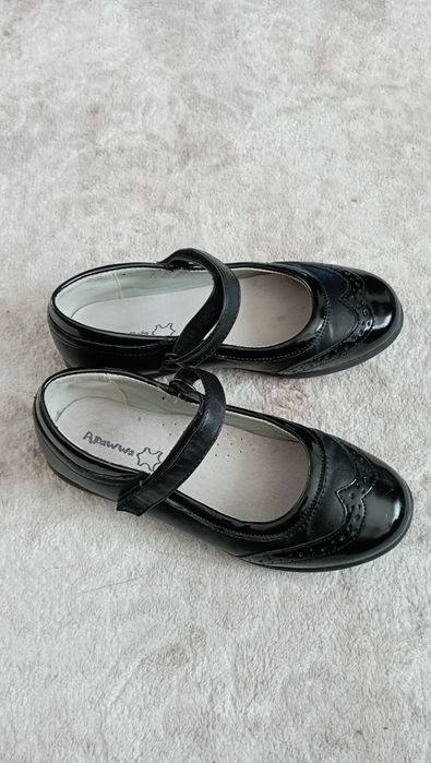 Елегантни официални обувки 33 номер