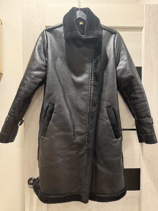 Теплая дубленка черного цвета