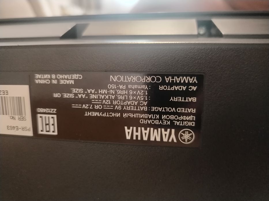 Orgă Yamaha Psr E463 + husa piele și STATIV