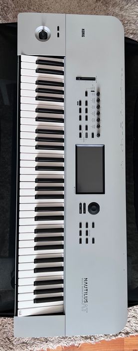 Korg Nautilus 61 AT Aftertouch Grey Limited Edition + Husă | Ca Nou | Schimb Roland FR7 / FR7X / FR8X