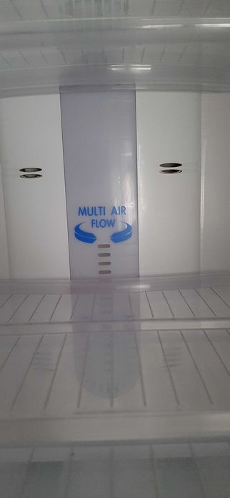 Продавам хладилник LG