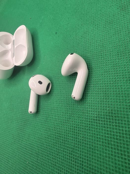 Airpods 4 Anc•Amanet Lazar Crangasi •56108