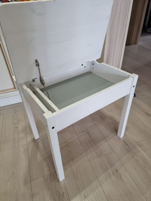 Продам детский стол и стул