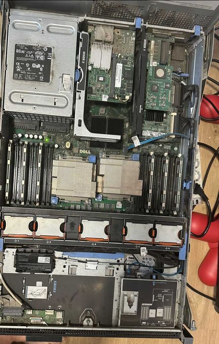 Vand: Rack Dell 24U, Dell PowerEdge r710, UPS Eaton 5PX 3000 + altele